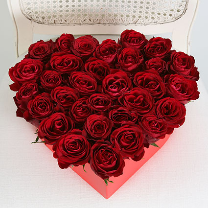 Sarkanu rožu kārba ar piegādi Rīgā Sarkanu rožu kārba ar piegādi Rīgā